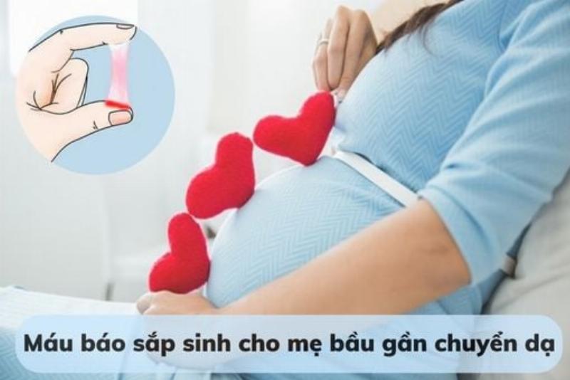 Hình ảnh minh họa mẹ bầu tuần 36 đang chuẩn bị túi đồ đi sinh hoặc sắp xếp đồ dùng cho em bé, thể hiện sự sẵn sàng và mong chờ ngày con chào đời